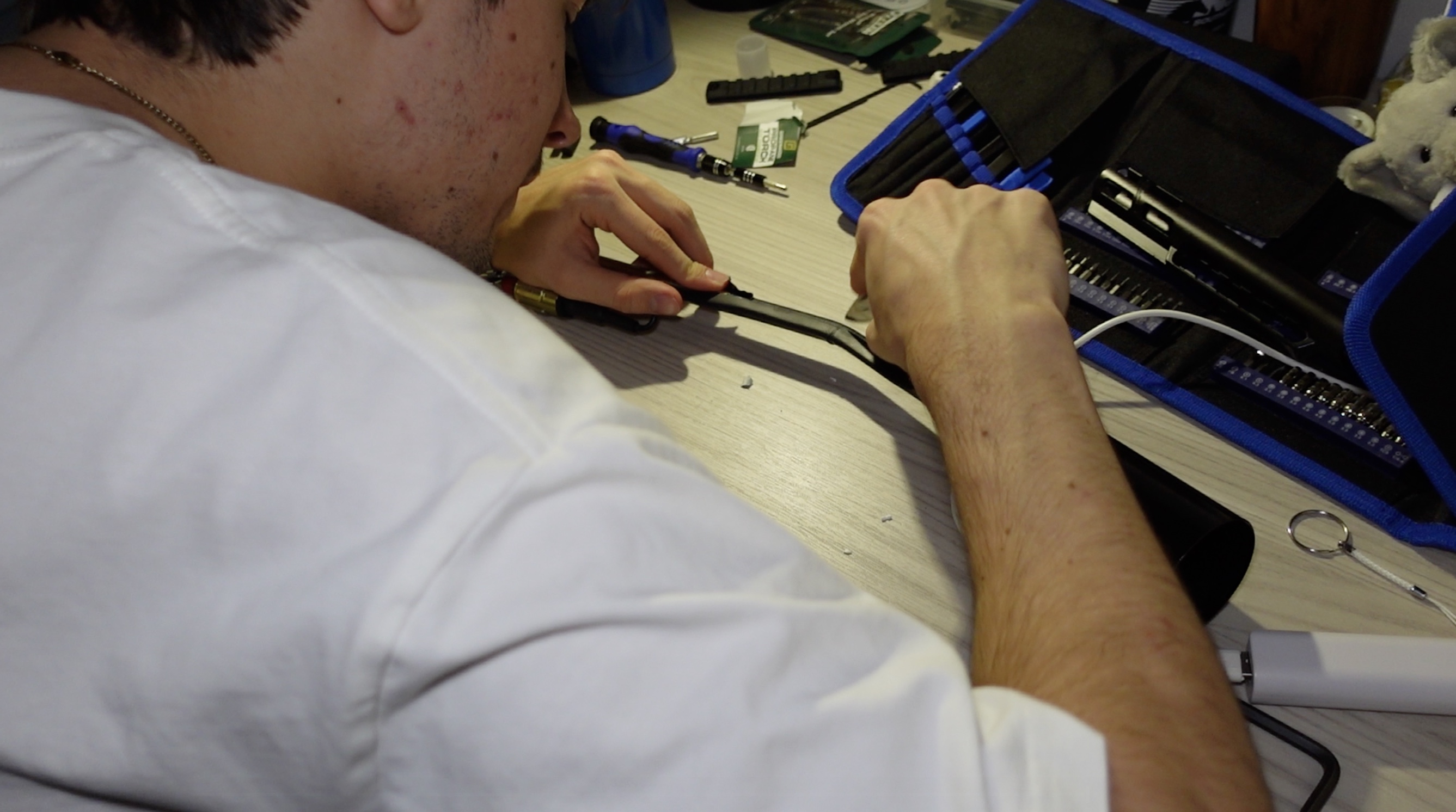 Take apart the propane torch